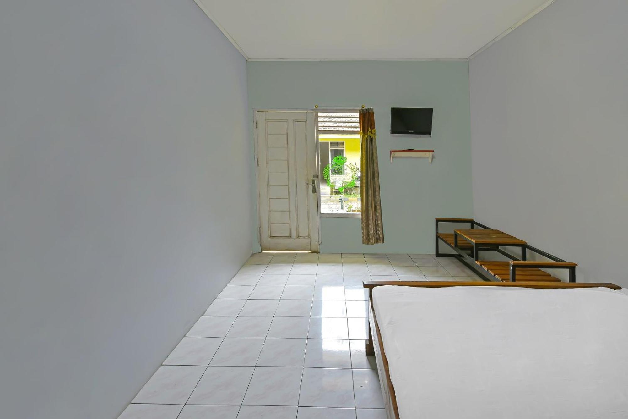 Spot On 91905 Hotel Cipto Arum Cilacap Eksteriør bilde