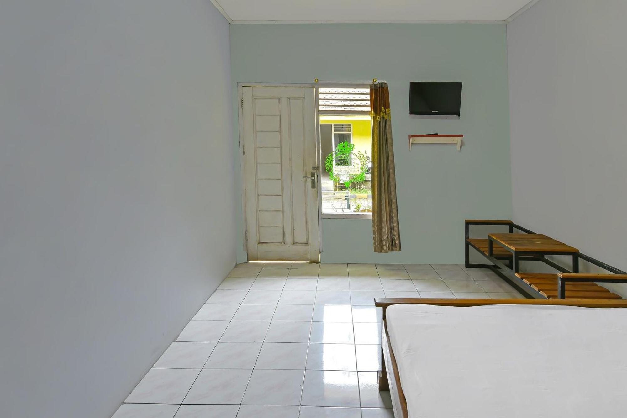 Spot On 91905 Hotel Cipto Arum Cilacap Eksteriør bilde
